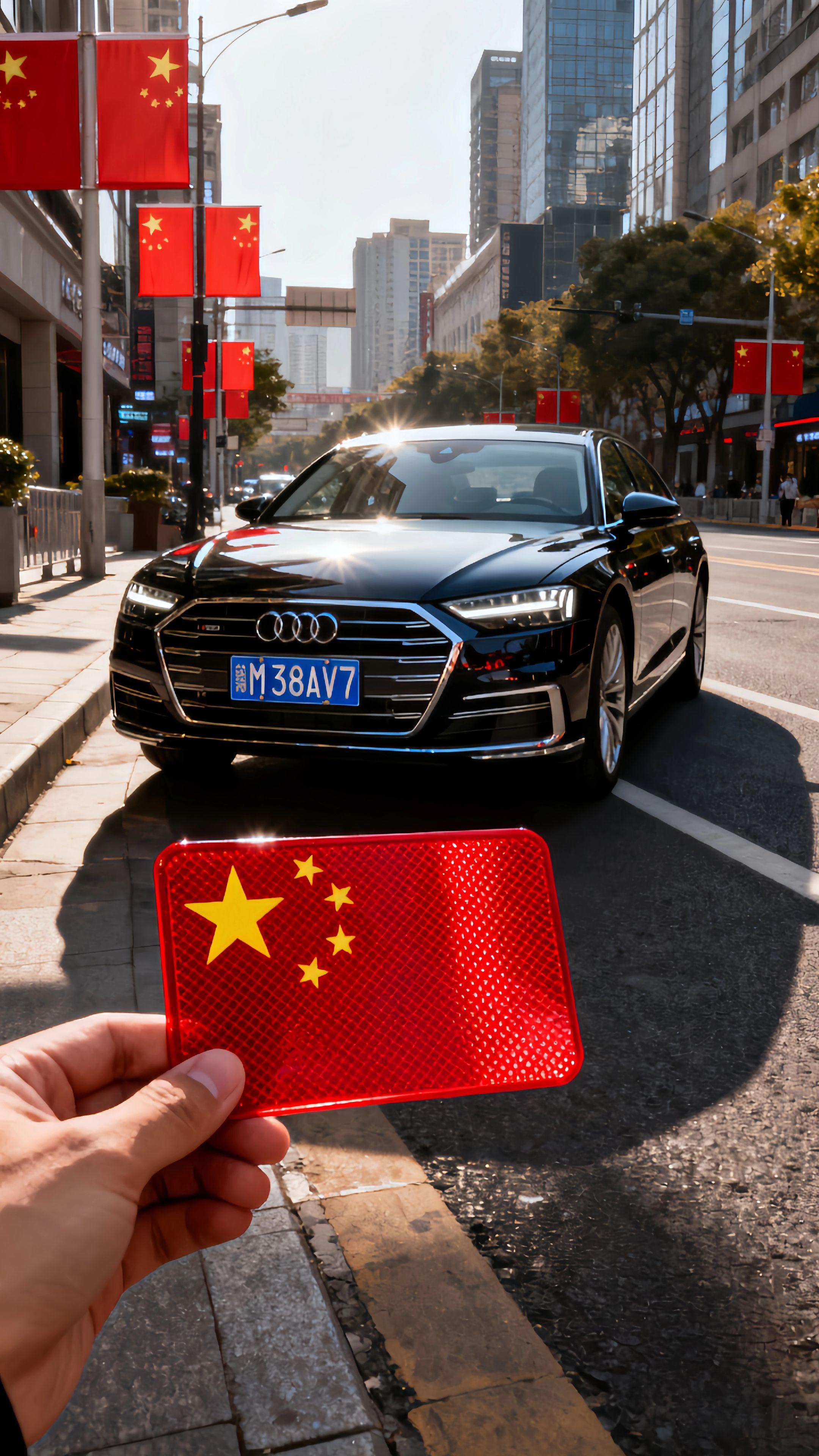 。 🇨🇳“如果信仰有颜色,那一定是中国红”。国庆佳节来临,给爱车添一抹亮眼的红旗车贴,让行驶的每一段路,都洋溢着对祖国的热爱与自豪!#车贴 #红旗车贴 #汽车好物 #国庆 #红旗