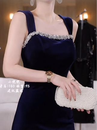 深邃绝美 宝石蓝色系丝绒连衣裙! #丝绒连衣裙#穿搭#高级感穿搭 #时尚穿搭