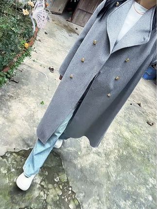 小时候看哑巴新娘,感觉她很苦 结婚后才发现我过得比她苦多了 最起码她嫁的是有钱人 人家是嫁进去是哑巴,到最后会说话了 我是从会说话,最后变成了哑巴……#穿搭 #大衣控 #情感共鸣 #热门音乐🔥 #我要上热门