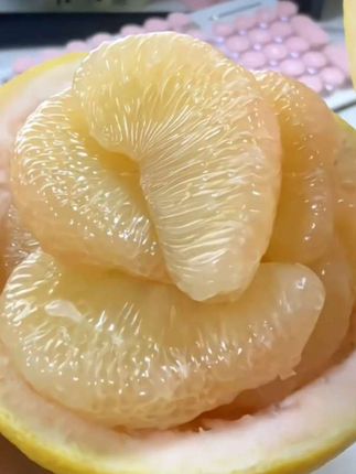 正宗福建平和老树白心蜜柚!皮薄肉厚,汁水充盈#白心蜜柚 #柚子 #柚子皮 #柚子柚子切克闹@DOU+小助手 @DOU+好生意 @DOU+上热门