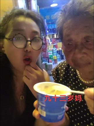 父母才是唯一依靠的人。妈妈的怀抱里,你才是最安心的,最舒服。#记录生活 #日常生活 #陪伴是最大的幸福 #好物推荐🔥 眼镜