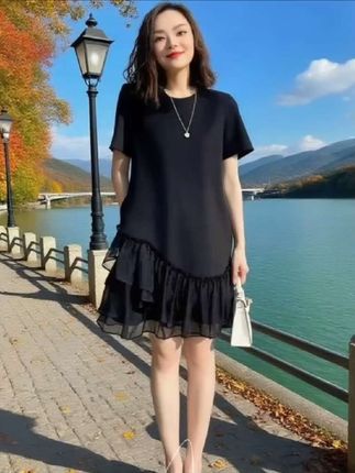 气质休闲宽松中长款拼接黑色连衣裙~#跟抖音趋势榜学变美 #女生帅起来没男生什么事 #氛围感七夕约会穿搭 #秋季穿搭如何摆脱土气感 #遮肉显瘦穿搭