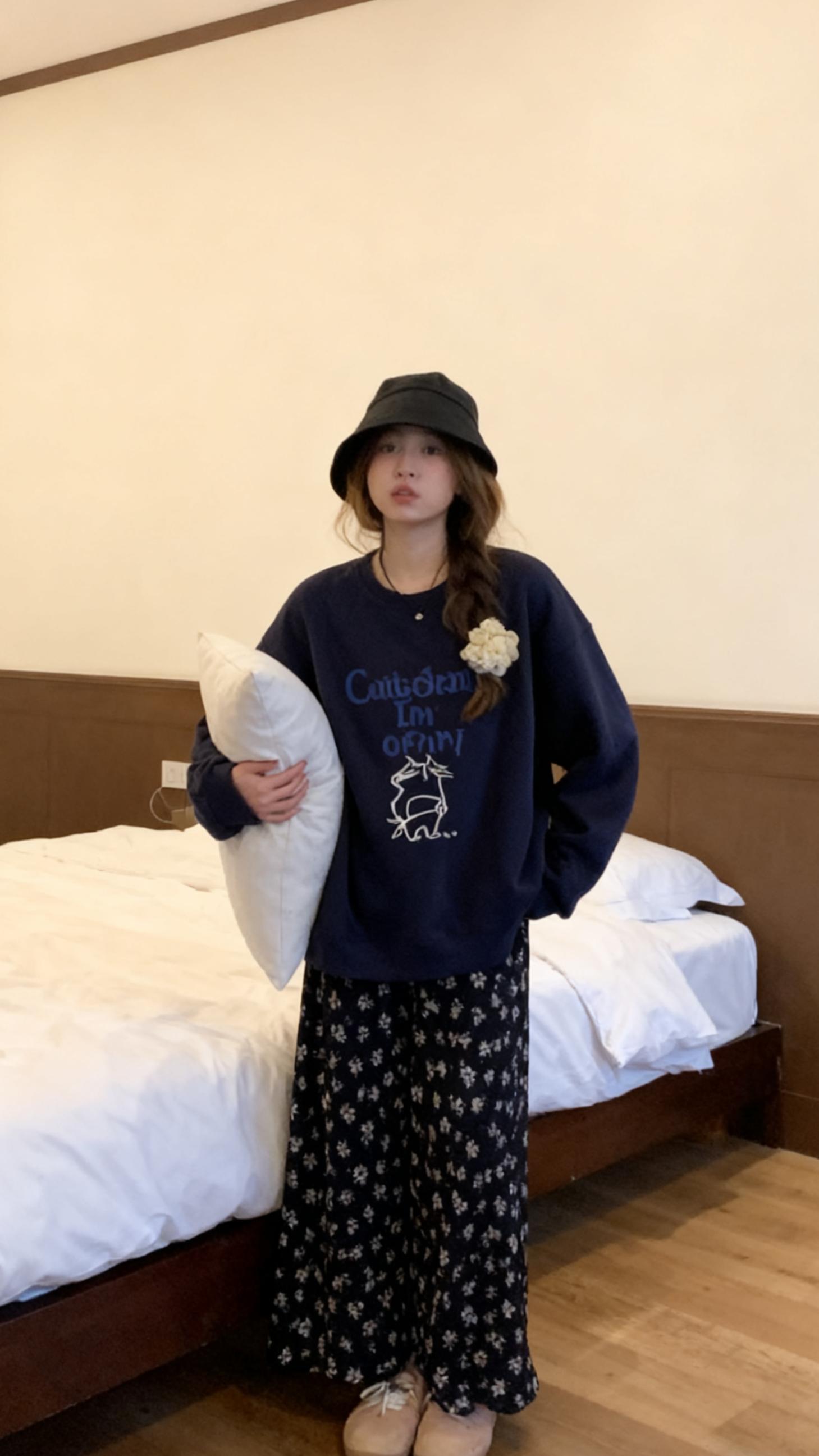 秋冬新款复古卡通图案休闲卫衣女ins风学生无帽圆领长袖上衣#穿搭技巧