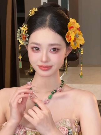 谁家的掌上明珠啊 这么美💕 🫧超美的新中式新娘 #高级感 #优雅气质 #美出新高度 #新娘造型 #新中式