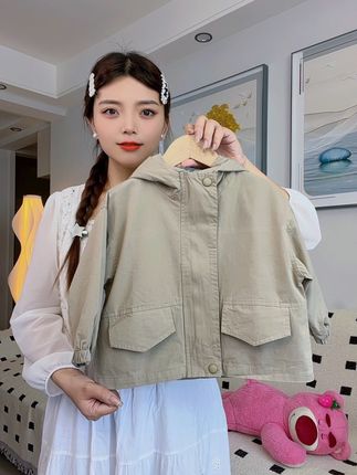 给儿子新入手的连帽风衣外套,质量特别好,穿着很舒服又帅气~#潮酷男孩 #开春搭配 #每日童装穿搭分享 #小男孩洋气外套#外套