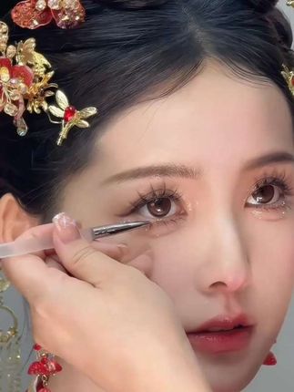 被化妆师安利的碎钻闪片眼影#眼妆#眼影#美出高级感 #美妆#在抖音入手的好东西