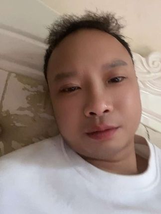 我最亲的人!你不知不觉的走了快三年啦!那天我来看你了,看到你的坟头长满了青草,连石碑也没一块!只有靠一个白色的坟飘来找你的安生之地!我对不起你,更对不起你的爸爸妈妈!你要在那边保佑爸爸妈妈和最心疼的爷爷奶奶身体健健康康平平安安的!等有时间了我会来看你的!