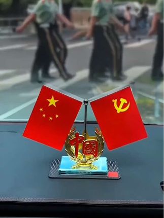 爱国。红旗。中国红🇨🇳#红旗飘飘 #车载好物