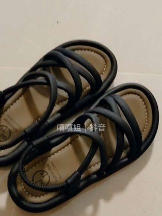 夏天焊在脚上的罗马凉鞋,百搭好穿 #软底软面穿上超舒服 #哎哟喂你鞋真好看 #百搭鞋子