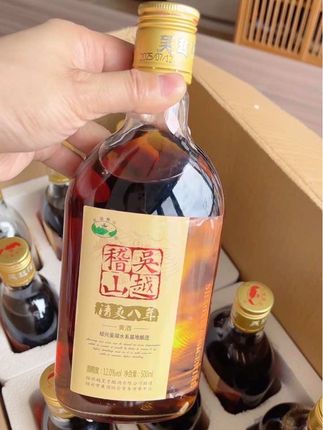 好酒推荐~八年陈酿绍兴花雕,半甜清爽、12度刚刚好,糯米香浓郁。整箱12瓶性价比高,自饮解乏、送礼体面,黄酒爱好者必尝!#好喝不贵 #绍兴黄酒 #绍兴老酒 #纯粮酿造 #给老爸的礼物
