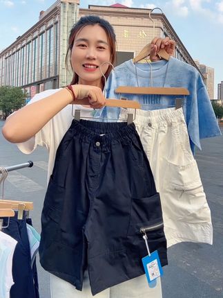 版型大大的,很好看。#高品质童装 #儿童短裤 #潮童必备 #谁穿谁好看系列 #面料柔软舒适