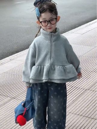 这辈子你或许会后悔很多事情 但唯独不会后悔的就是生下了孩子 因为她那么可爱 一定会治愈你的所有的不愉快 #我的女孩👧🏻 #骗你生女儿 #韩系穿搭 #生女儿就是用来打扮的 #女童穿搭
