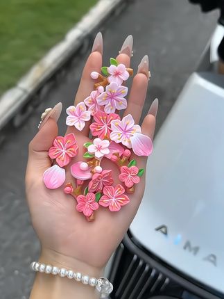 快去贴这个桃花真的很好看#汽车装饰品 #车载装饰 #汽车饰品 #3d立体花朵车贴#车贴
