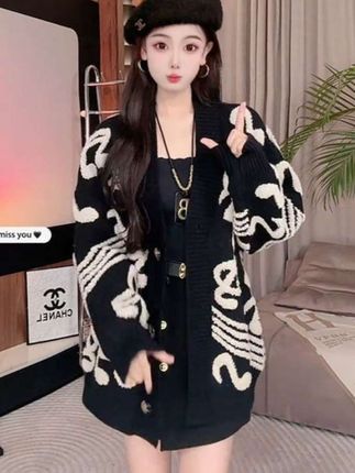 慵懒风软糯撞色音符图案针织开衫,秋冬新款宽松百搭加厚毛衣外套女。#穿搭不重样 #女装穿搭 #时髦穿搭