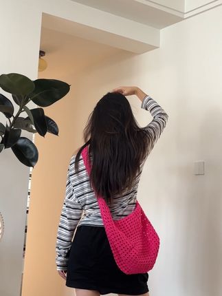 每次钩完一个包,都要拍好多视频,每个都好喜欢! 喜欢亮色的可以选择玫红!