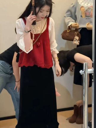 2025早秋新款女装韩系穿搭时尚叠穿马甲衬衫高腰显瘦丝绒半身裙#街拍时尚穿搭 #又美又飒的御姐风穿搭攻略 #温柔轻熟穿搭 #温柔显气质穿搭