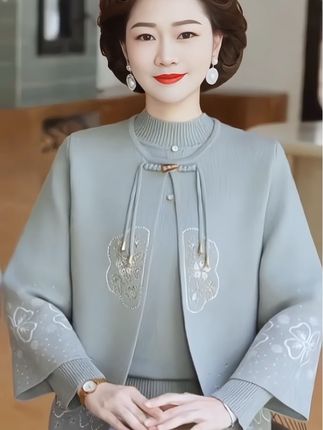 新款中老年女秋冬国风毛衣开衫外套2025中式妈妈秋装针织两件套#女装时尚穿搭 #中年女装穿搭 #优雅气质 #减龄气质 #谁穿谁好看