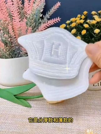 鞋子买大了不要紧,有了这个小东西轻松解决,贴上这个后跟贴就能让你鞋子小半码@爱搞笑#后跟贴#不跟脚贴#鞋大改小神器