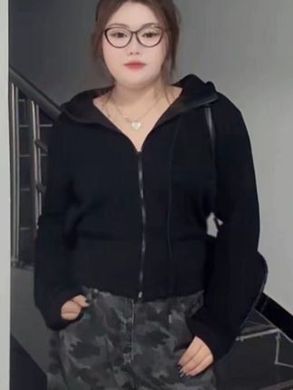 大码微胖连帽四季通用短款开衫女春秋卫衣秋冬运动时尚百搭#今日穿搭 #休闲风穿搭 #简约休闲风 #穿搭搭配 #时尚气质穿搭