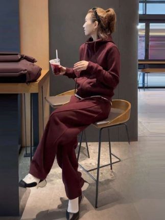 酒红色复古时尚运动套装新款连帽卫衣休闲遮肉阔腿卫裤#时尚女装#气质减龄#运动套装#遮肉显瘦#阔腿裤