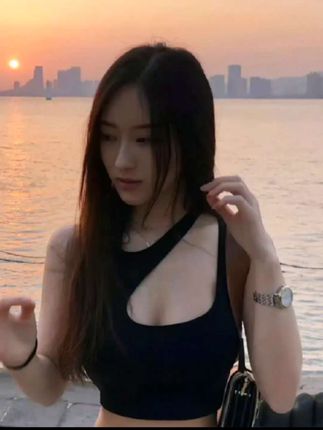 我们的故事还长,有你就是远方……#紧身牛仔裤#旗袍