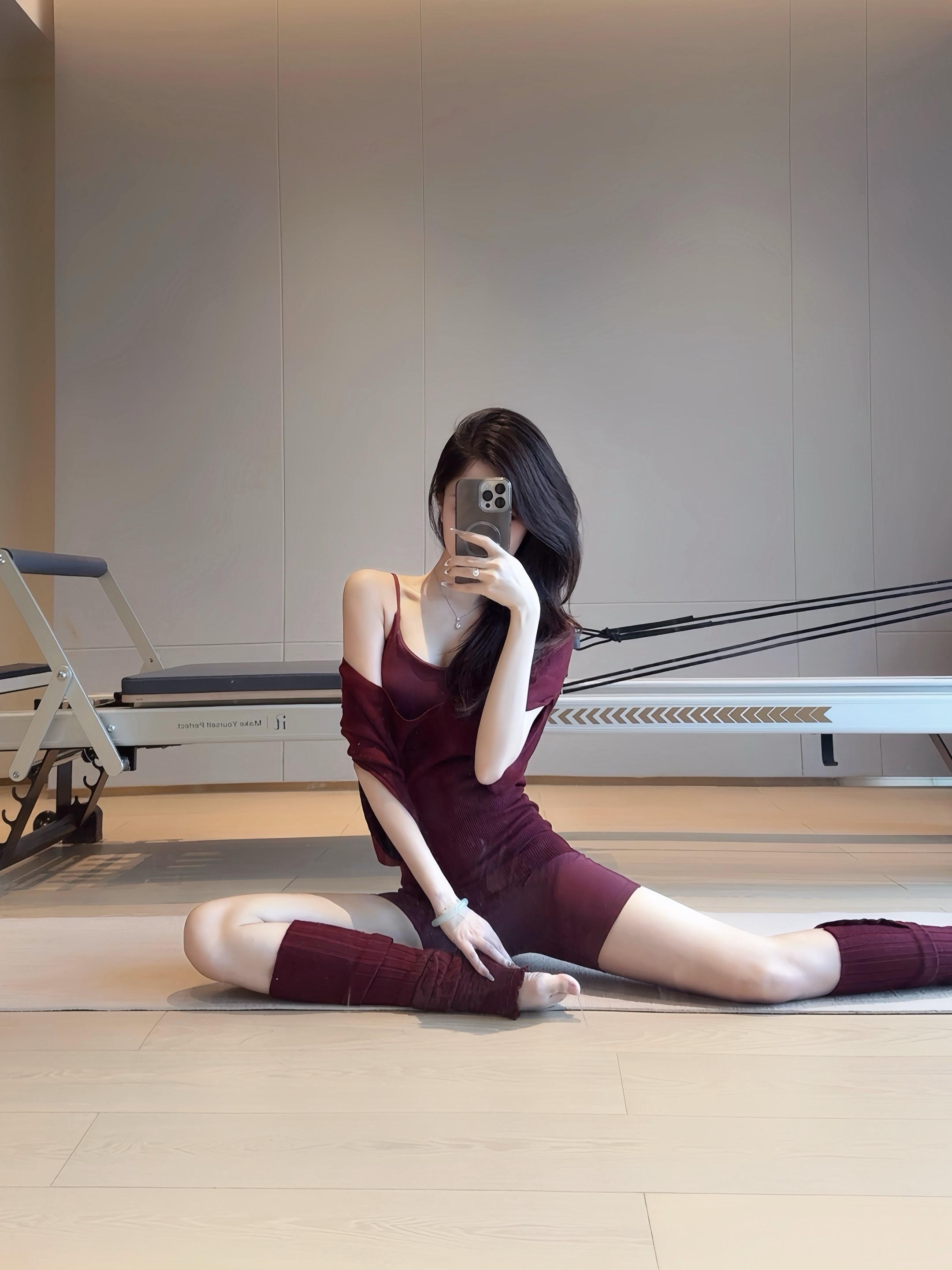 “秋天,太适合运动啦”#普拉提 #健身女孩穿搭 #好身材练起来