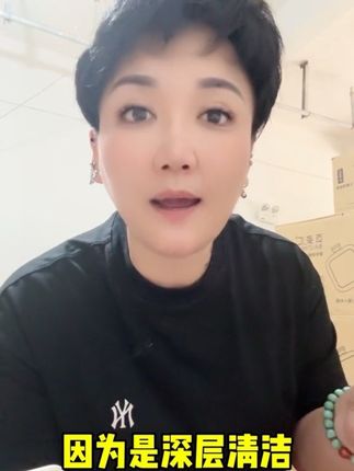#好物推荐🔥 新款搓泥宝。我们自己的品牌。谁家没有。进口香料。一个是拿破仑之水。一个是乌木花香。19.9到手两瓶#我要上热们 #搞笑 #上热搜