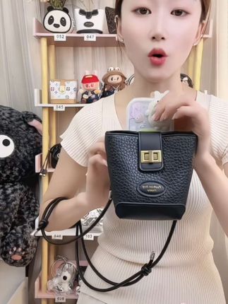 黑色水桶包手机背夹#手机钱包装饰品