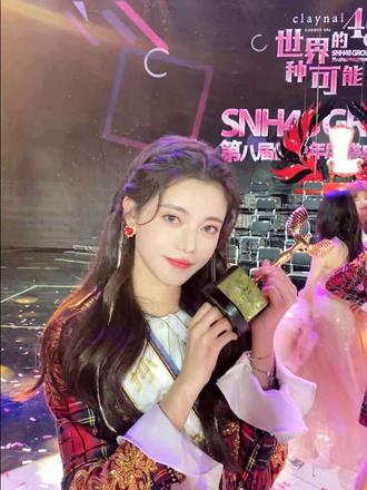 #孙珍妮 @是孙珍妮 #火了叫我 #你让我火一次吧官方大大@抖音小助手 @DOU+小助手 这条路你走了九年,你要喜欢一个本身就很好的人,我们不怪你营业不好,只怪你没保护好自己
大胆往前走,我们藕粉永远在你身后