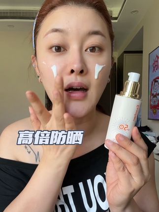 这天是越来越热啦 温度越来越高了 出门都需要勇气了 面部皮肤可一定要做好防护 不然一个夏天过去 皮肤问题就来找到你了