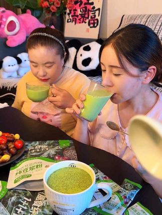 #滋时 也太懂我们女生了!羽衣甘蓝奇亚籽豆浆一杯就搞定了,真的好喝不贵又方便#仙女豆在喝什么 #羽衣甘蓝#奇亚籽
