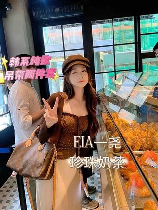 韩系套装女秋冬波点吊带上衣外搭开衫两件套#电梯变装包美的#当梨型身材拒绝露腿焦虑#果然穿了和穿搭是两回事#2025年秋季都流行穿什么#当我从穿搭课毕业后