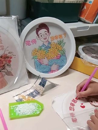 这个点我家宝还不睡,说要亲手为老师制作礼物#教师节手工 #钻石画手工 #手工diy #爱的礼物 #教师节礼物