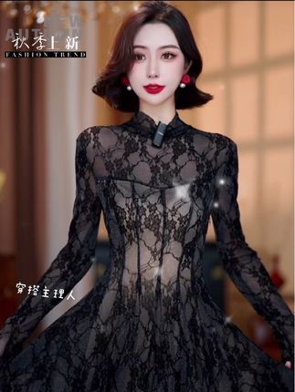 “黑天鹅”秋季新款半高领蕾丝镂空假透肤百褶修身连衣裙#高级感穿搭 #优雅气质 #秋冬新款 #长袖连衣裙#高贵优雅