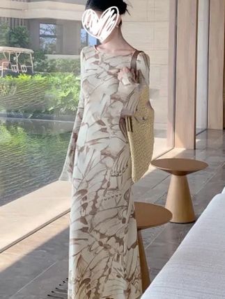 法式轻熟风印花连衣裙女早秋喇叭袖设计长袖高腰A字御姐长裙 #法式连衣裙#女装搭配#秋季新款#印花连衣裙#谁穿谁好看系列