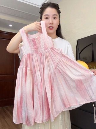巨洋气巨甜美的设计师款连衣裙来啦!一整个上身度假风满满! #生女儿就是用来打扮的 #度假风连衣裙 #妤儿童装 #高品质童装 #甜美穿搭
