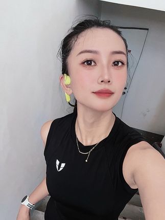 儿子13岁女儿6岁,我依旧年轻炽热的活着!若你决定灿烂,山无遮海无拦!#自律即自由 #晨跑7公里#爬楼梯