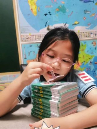 #创作灵感 高频考点速记,巴掌大小的小人书,走到哪里带到哪里,随时随地拿出来翻一翻,每天5分钟,碎片化时间,轻松掌握小四门!#涨知识 #小升初 #学生党必备 #学习方法 @抖音小助手