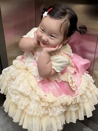 她好像一个小蛋糕呀🍰 #骗你生女儿 #萌娃
