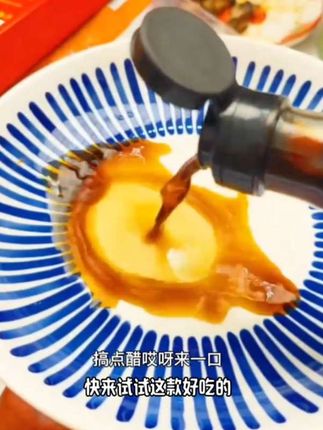 #创作灵感家人们,你们吃过用桃子酿成的米醋吗?就是这个甜蜜桃醋全部都是纯粮酿造的,配料表干干净净,打开盖子就能闻到一股浓郁的香味,不管是做菜还是拌面都非常好吃,赶紧囤起来吧!#美食 #实惠 #美食推荐 #好物推荐🔥
