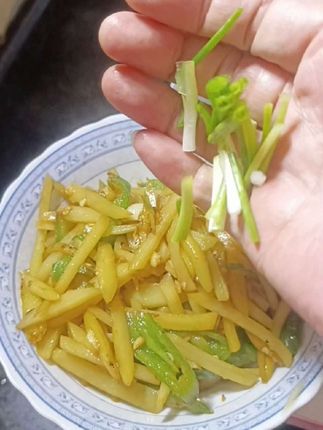 土豆洋芋 #美食分享 #贵州特产#土豆#洋芋 用青辣椒炒吃不要炒得太扒抄到又脆又香就可以了!这样做的土豆洋芋真的非常好吃!#记录真实生活 @抖加上热门 @巨量千川