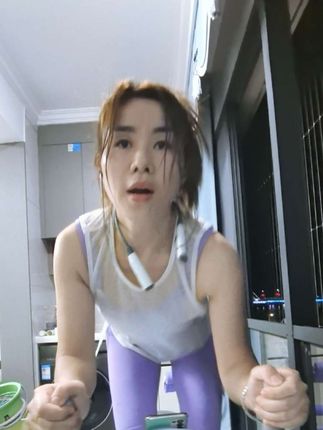 #居家运动健身 生命在于运动,这句话含金量高#爱健身的小姐姐