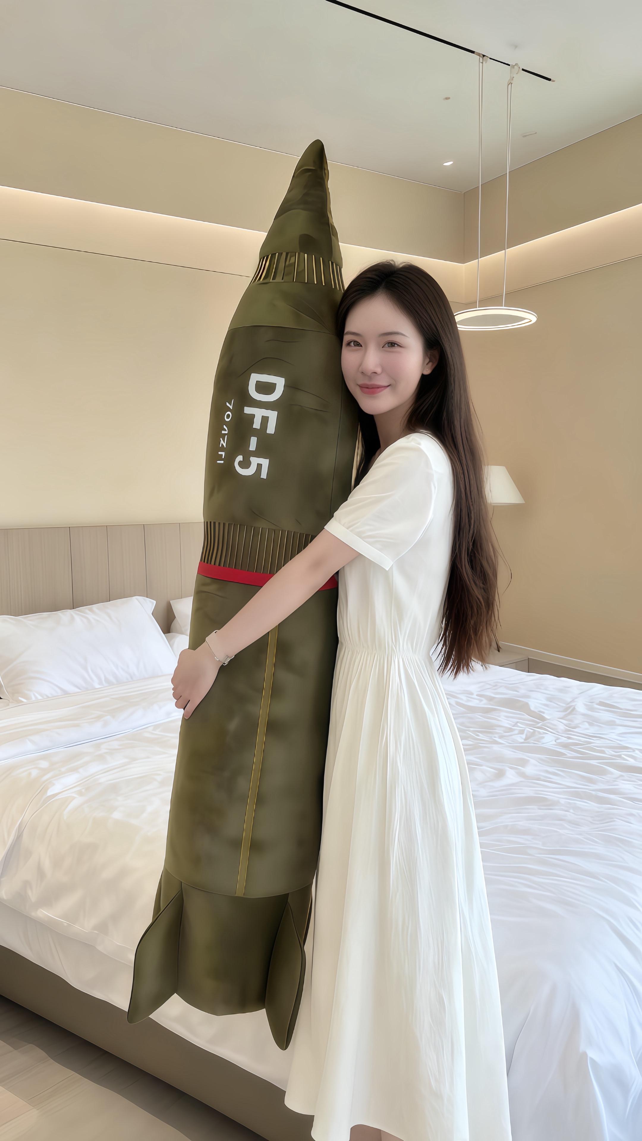 家人们谁懂啊!这款超有安全感的抱枕全新上线啦~它可是能带来“覆盖全球”般的满满安心感,现在就给大家安排上~#最有安全感的抱枕 #东风5c #东风5c打击范围覆盖全球@抖加🔥上热门🔥dou+🔥热点宝