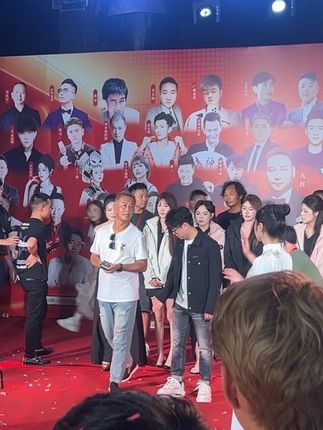 沈巍老师出场 主办方直播间人气瞬间爆棚几十万人在线