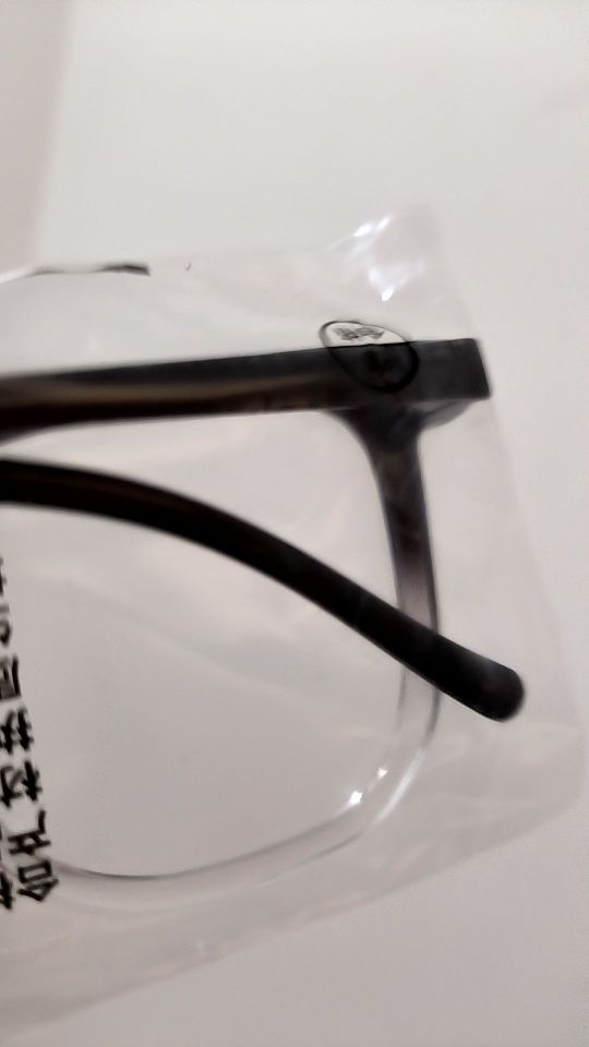 强烈推荐,眼镜细节非常完美,整体来说真的很不错。性价比很高,下次还会继续光顾!#我在抖音买买买