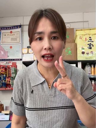 小马针织T恤可以穿到200斤左右 正肩宽松的版型,超遮肉软软糯糯的料子不扎肉,很简单干净大气的款式#简约穿搭 #针织衫 #大码女装