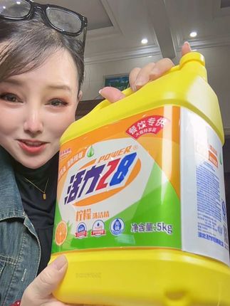 活力28大桶10斤的洗洁精。柠檬洗洁精快速去油洗碗轻松去味。姐妹们,趁活动还在赶紧薅#洗护好物 洗洁精