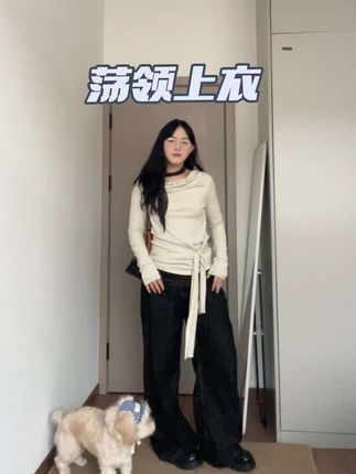 好喜欢这件上衣! #慵懒风穿搭 #韩系穿搭 #梨形身材穿搭