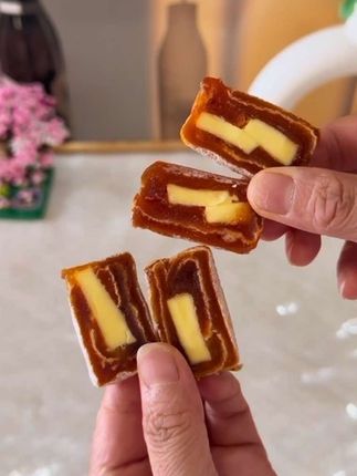 也不知道是哪个大聪明发明的#黄油夹心柿饼 这个搭配真的绝了!软糯香甜的柿子搭配安佳黄油,真的是前所未有的好吃#黄油夹心柿 #太好吃了