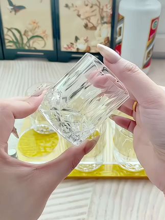 100ml二两白酒杯 描金水杯 茶杯水晶玻璃高颜值酒具 #男士宝藏单品种草激励 #玻璃酒杯 #白酒杯